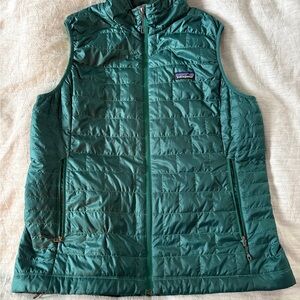 Patagonia Women’s Nano Puff Green Teal Quilted Vest, size XL